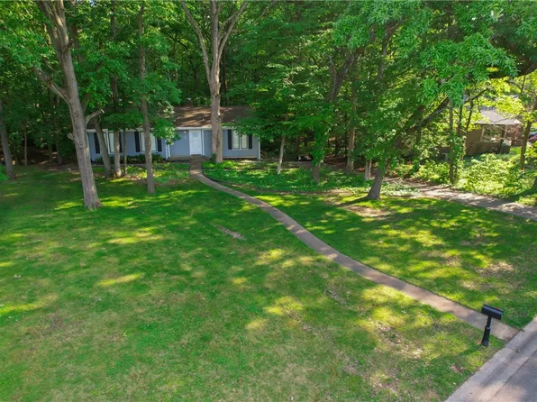 28 Lakeshore Dr, Danville, IL 61832
