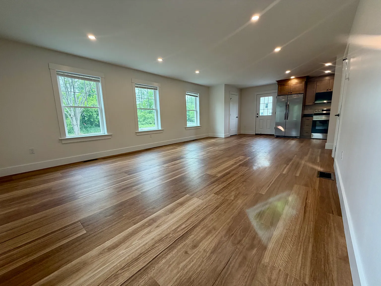 5 bed, 1800 sqft, $4,995 — Photo 4