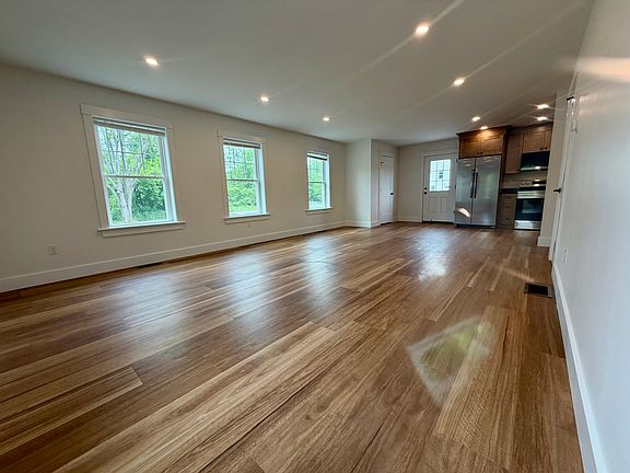 4th image of 126 S Silver Ln