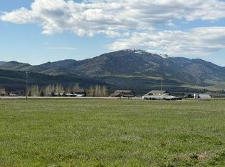 22 Pinky Winky Dr, Etna, WY 83118