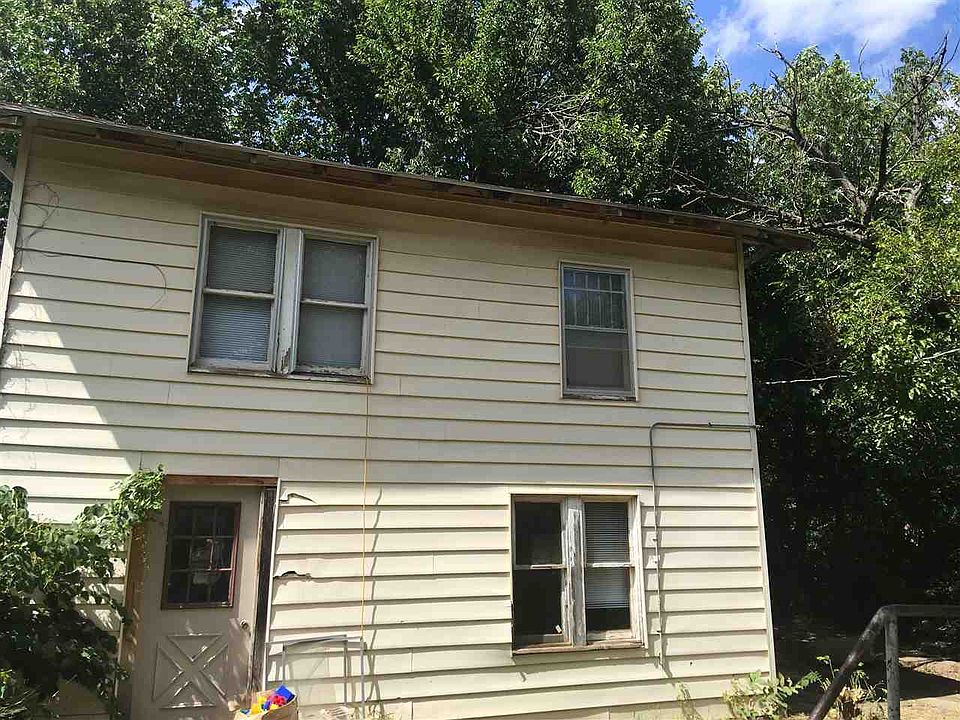 2nd image of 1134 E Maple Ave