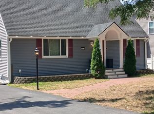 1582 Varnum Ave, Lowell, MA 01854