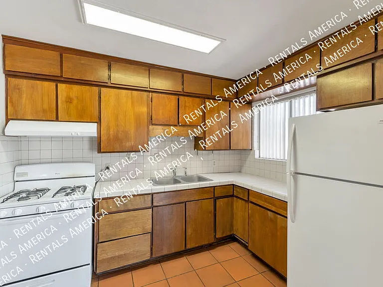 947 N Alvernon Way #11 — Photo 7