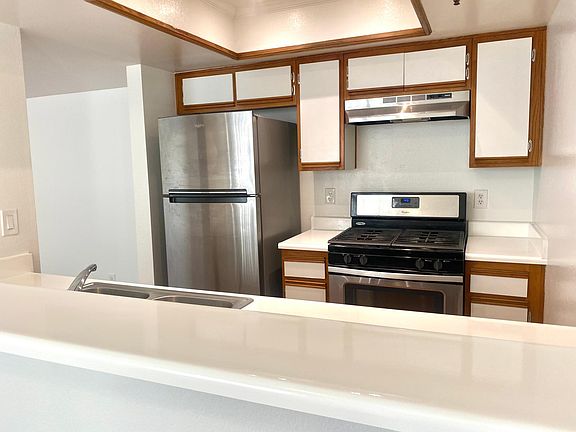 2nd image of 500 S Saint Andrews Pl #105