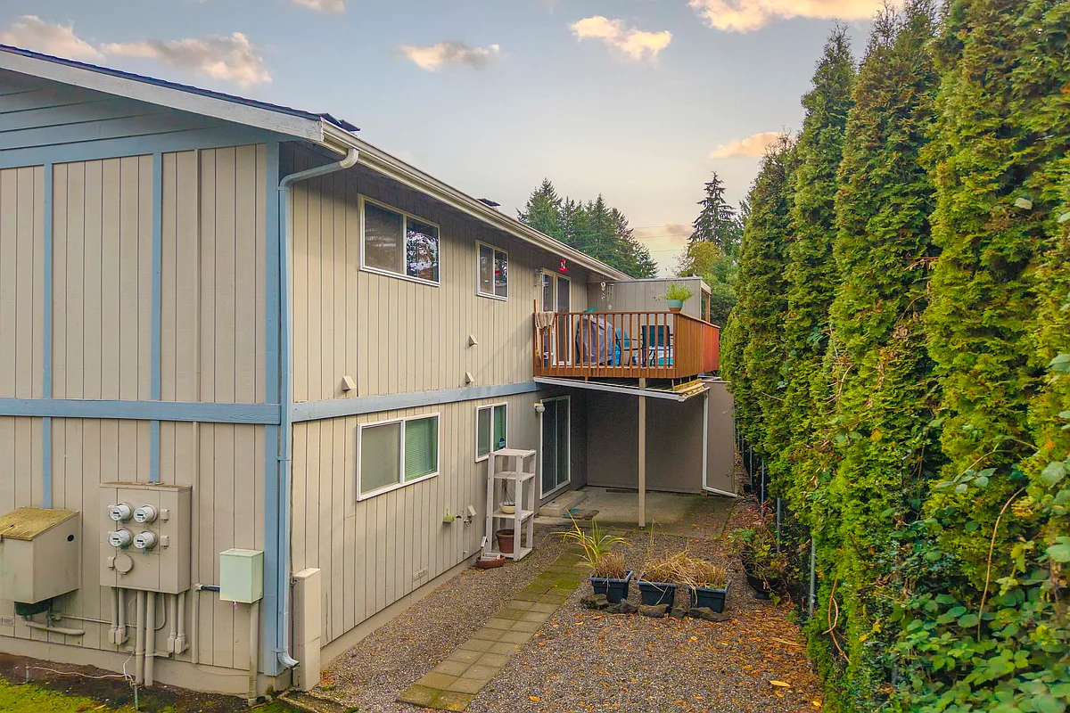 Building Photo - 8323 Cirque Dr W #4
