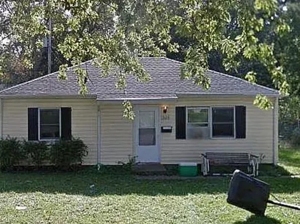 1303 Laurel Dr, Urbana, IL 61801