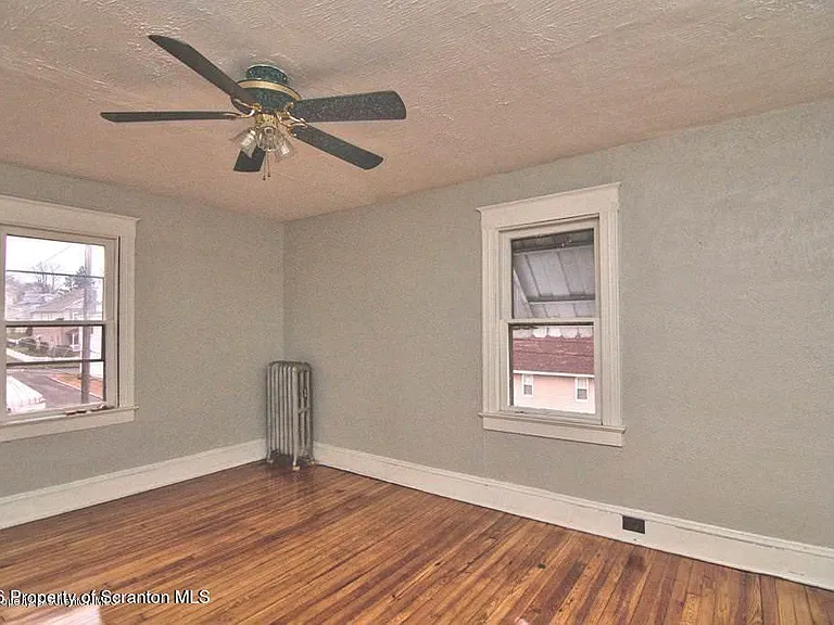 34 Simon Block Ave — Photo 9