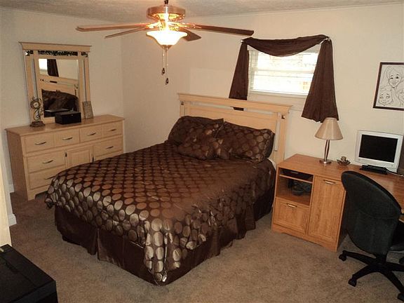 4th image of 2932 Galewood St
