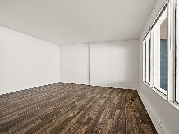 5th image of 2805 S Adams St #1/2