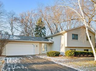 10581 Lake Fall Dr, Eden Prairie, MN 55347