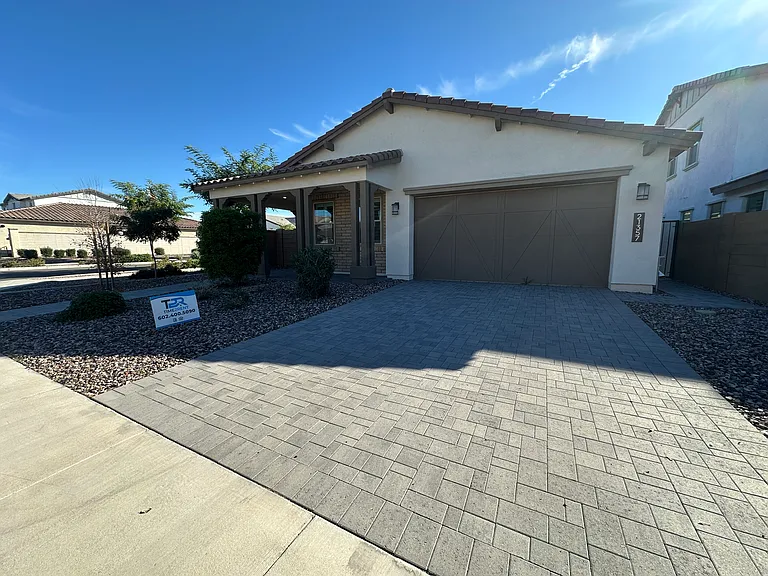21357 E Macaw Dr — Photo 2