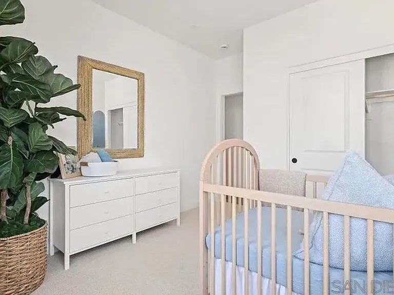 319 Honeysuckle Way — Photo 9