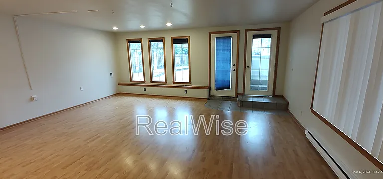 355 W Selmar Ct — Photo 20