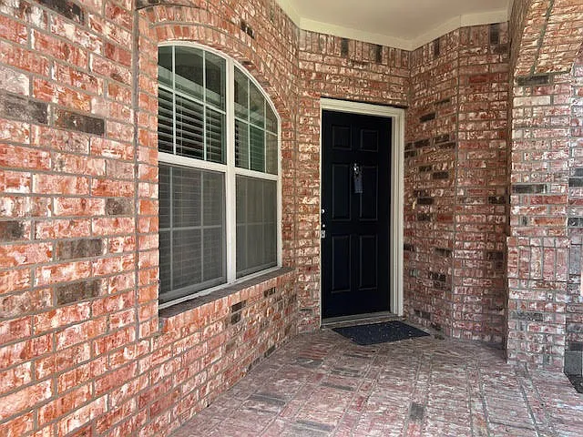3 bed, 1369 sqft, $2,150 — Photo 2