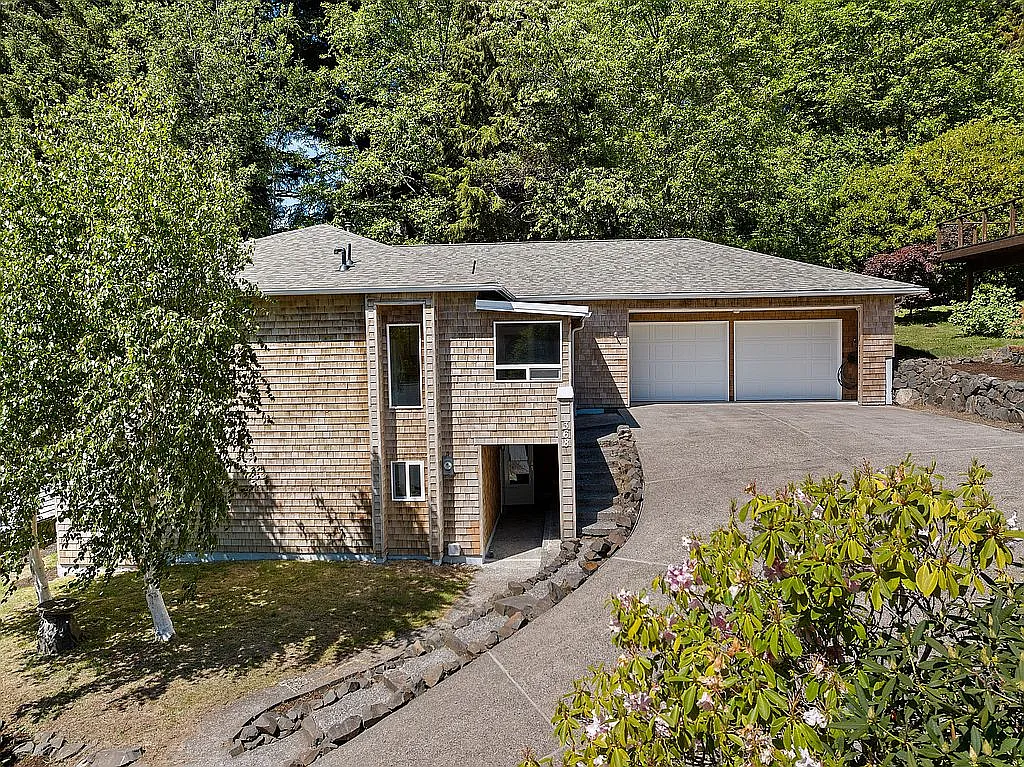 368 Sunset Blvd photo 1