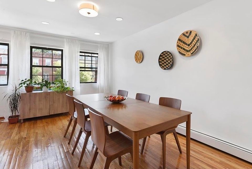 1st image of 209 Lexington Ave #2