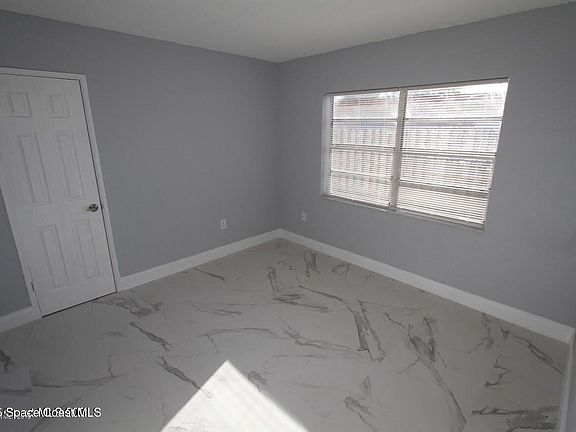 4th image of 417 Jefferson Ave #1
