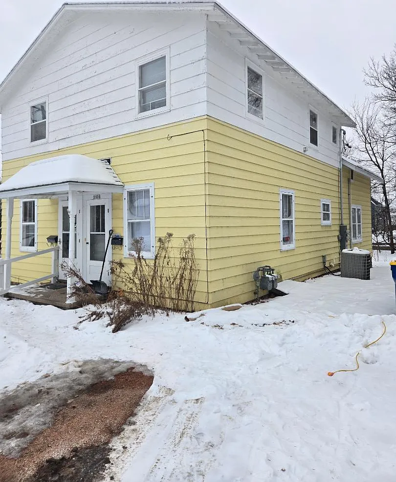 210 Hendricks St - 1/2 — Photo 2