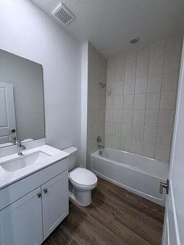 3 bed, 2.0 bath, 1641 sqft, $3,600 — Photo 3