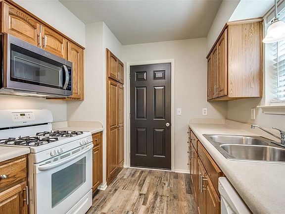 5th image of 551 Northside Ave