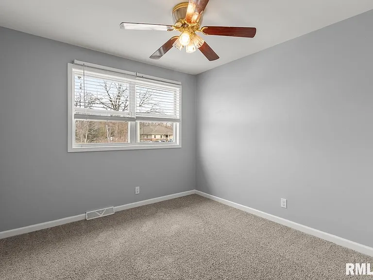 2020 W Glen Ave — Photo 17