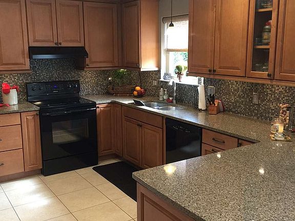 5th image of 6255 Woodcrest Dr