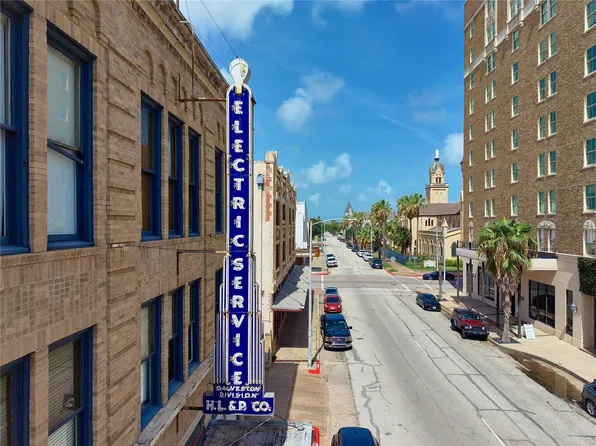 2116 Church St APT 3B, Galveston, TX 77550
