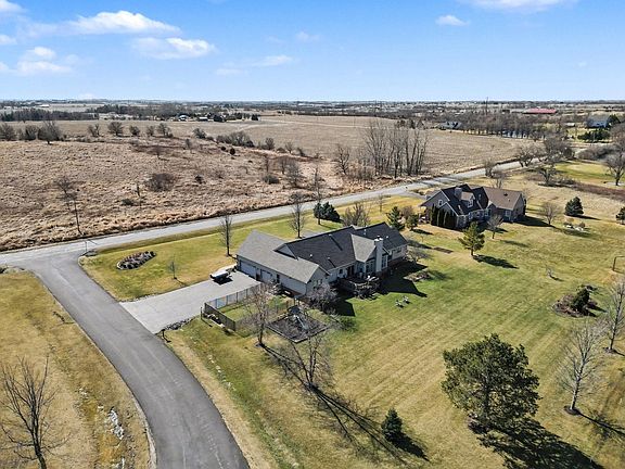 4th image of 1744 E Offner Rd