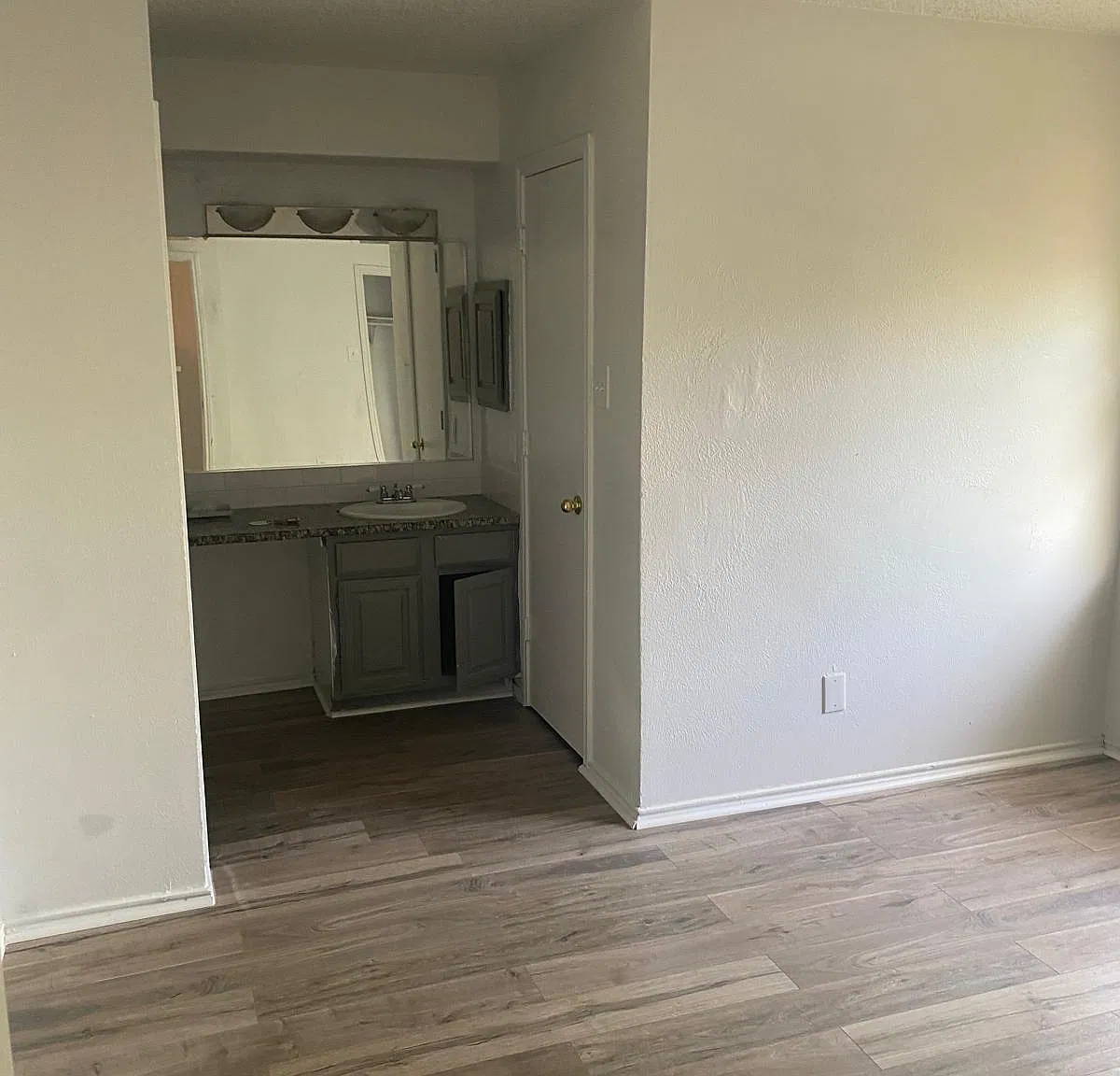 8005 Rothington Rd — Photo 3