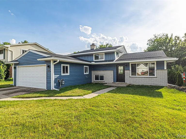 676 Sheffield Rd — Photo 2