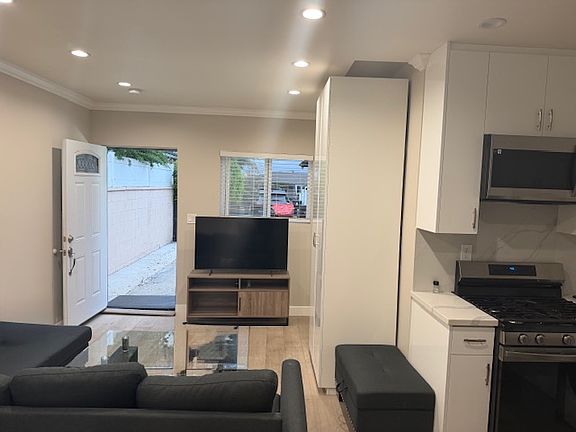 3rd image of 9250 Lev Ave #9248