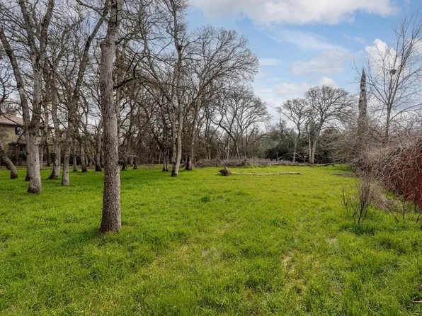 Secluded Oaks Ln, Carmichael, CA 95608