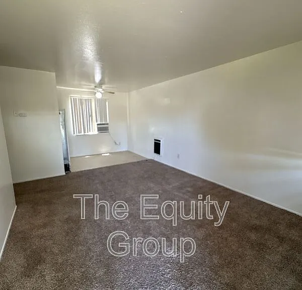331 E Elm St #5 — Photo 3