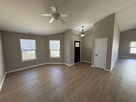 4th image of 621 Mission Hill Dr