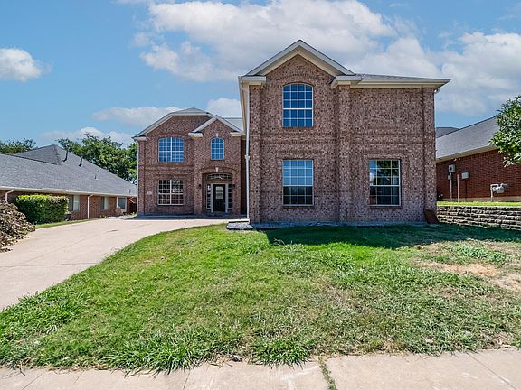 3rd image of 814 Crested Cove Dr