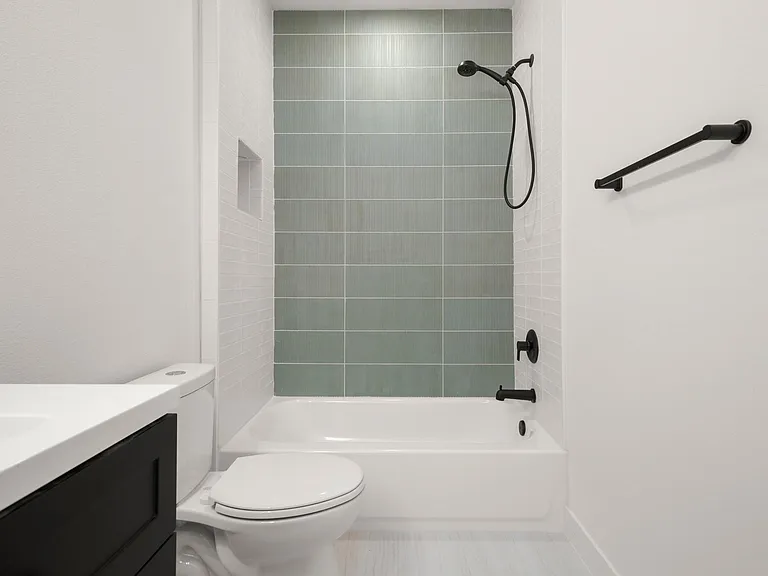306 S Avenue P #B — Photo 25