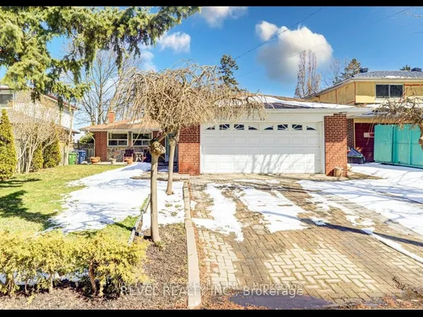 15 Strandhill Rd, Toronto, ON M1J 3A8