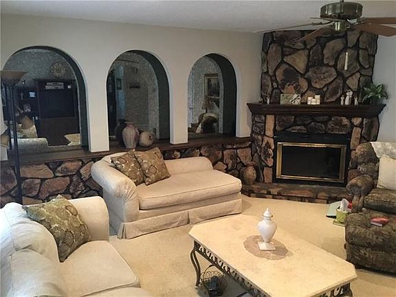 4th image of 3628 Larry Ave