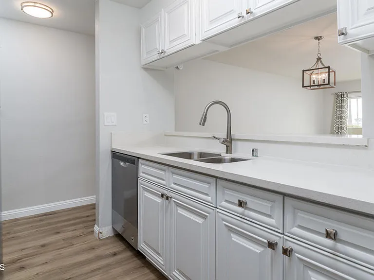 257 E Surfside Dr — Photo 8