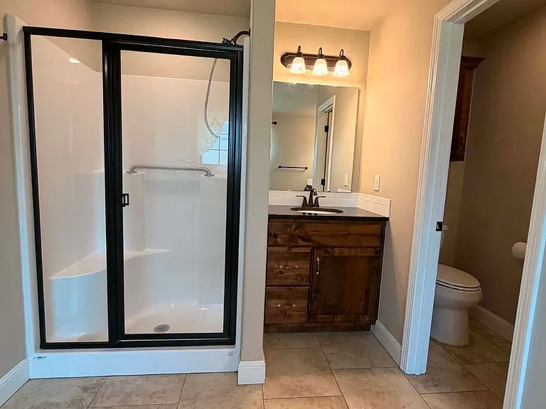 1104 Lakeview Dr — Photo 16
