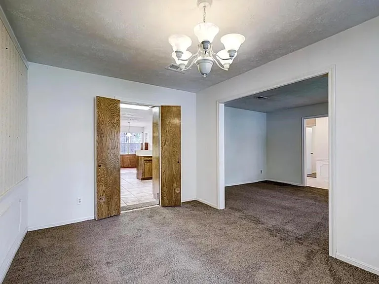 25403 Lynbriar Ln — Photo 8