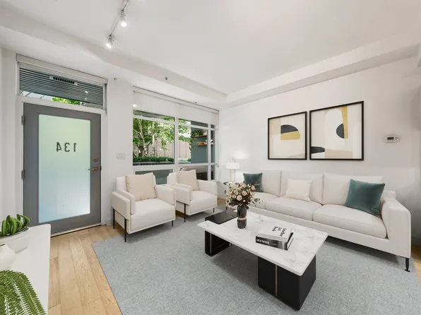 134 E 1st Ave, Vancouver, BC V5T 1A4