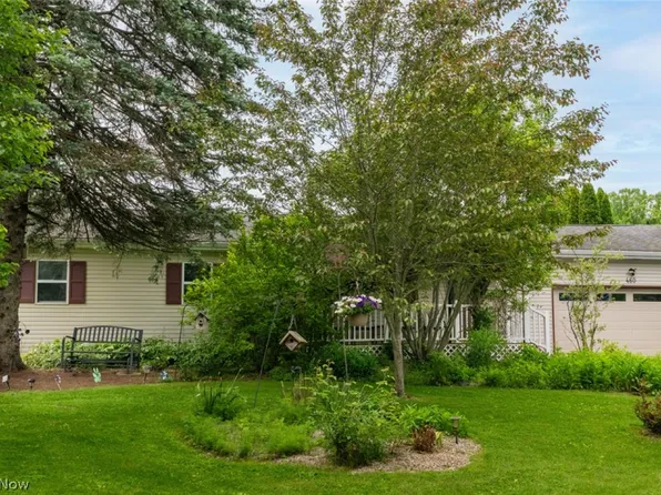 460 Arehart Dr, Mogadore, OH 44260