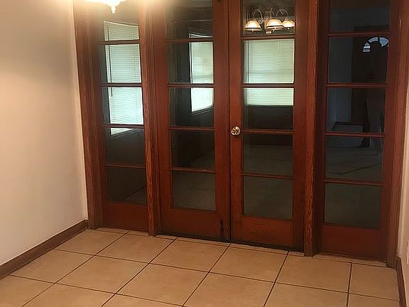 3rd image of 5661 Tanglewood Ln
