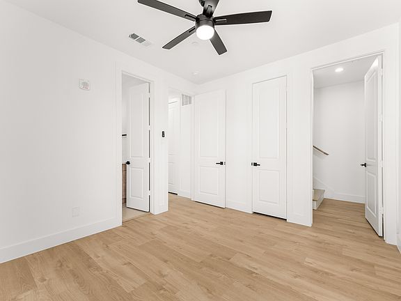 4th image of 2015 N Prairie Ave #204