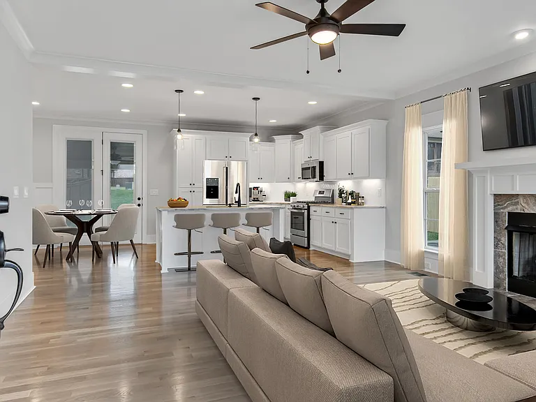 196 Karen Dr — Photo 3