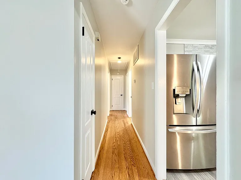 3030 Robin Hood Dr — Photo 4