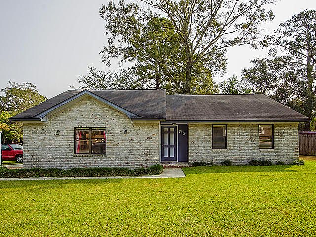 1st image of 52 Oak Grove Rd