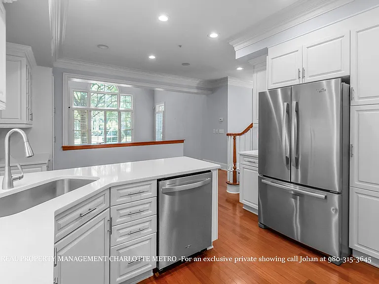 529 Queens Rd — Photo 23