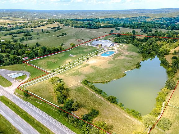 4th image of 2305 Harrodsburg Rd